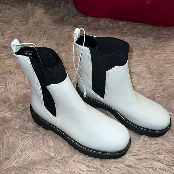 NWT White Chunky Chelsea Boots Size 8.5 - Picture 3 of 5